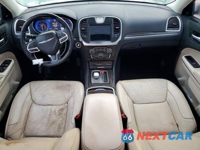 Zdjęcie 8 z 11 samochodu: 2017 CHRYSLER 300C VIN:2C3CCAET1HH625807 - miniatura