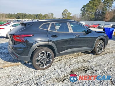 Trzecie zdjęcie samochodu z tyłu: 2024 CHEVROLET TRAX 2RS VIN:KL77LJE21RC099572 - miniatura