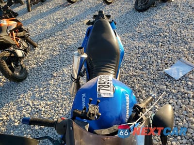 Piąte zdjęcie samochodu w środku: 2005 KAWASAKI ZR750 K1 VIN:JKAZRDK175A000244 - miniatura