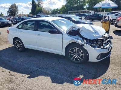 Czwarte zdjęcie samochodu z boku: 2024 VOLKSWAGEN JETTA SPORT VIN:3VWBM7BU4RM036738 - miniatura
