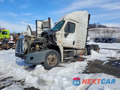 Drugie zdjęcie samochodu z przodu: 2014 FREIGHTLINER CASCADIA SEMI TRUCK VIN:3AKJGLDVXESFR0754 - miniatura