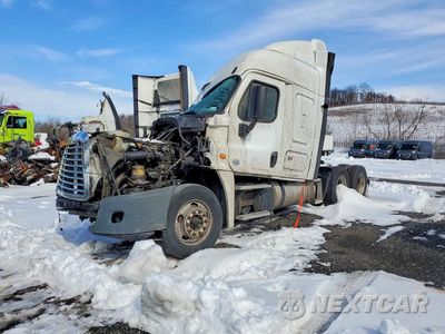 Drugie zdjęcie samochodu z przodu: 2014 FREIGHTLINER CASCADIA SEMI TRUCK VIN:3AKJGLDVXESFR0754 - miniatura