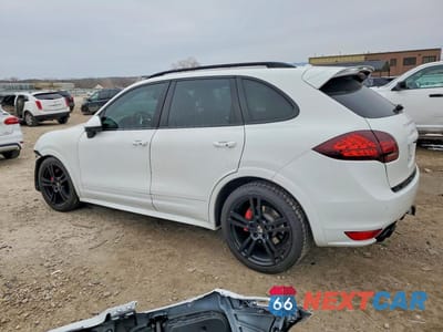 Drugie zdjęcie samochodu z przodu: 2013 PORSCHE CAYENNE GTS VIN:WP1AD2A25DLA71668 - miniatura