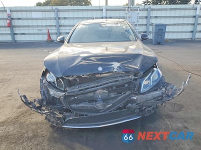 Piąte zdjęcie samochodu w środku: 2017 MERCEDES-BENZ E 300 VIN:WDDZF4JBXHA105878 - miniatura