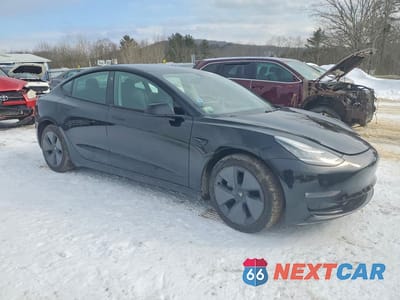 Czwarte zdjęcie samochodu z boku: 2021 TESLA MODEL 3 VIN:5YJ3E1EB9MF853079 - miniatura