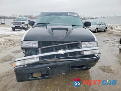 Piąte zdjęcie samochodu w środku: 2002 CHEVROLET S TRUCK S10 VIN:1GCCS14W128213507 - miniatura