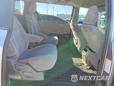 Zdjęcie 11 z 15 samochodu: 2017 TOYOTA SIENNA LE VIN:5TDKZ3DC8HS776308 - miniatura