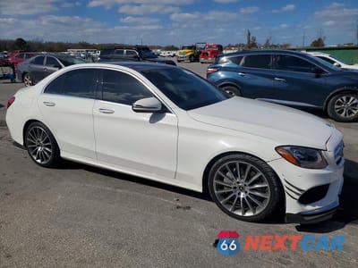 Czwarte zdjęcie samochodu z boku: 2017 MERCEDES-BENZ C 300 VIN:55SWF4JB0HU223862 - miniatura