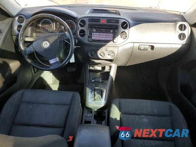 Zdjęcie 8 z 12 samochodu: 2010 VOLKSWAGEN TIGUAN SE VIN:WVGBV7AX6AW508188 - miniatura