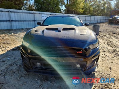 Piąte zdjęcie samochodu w środku: 2016 FORD MUSTANG VIN:1FA6P8TH2G5327072 - miniatura