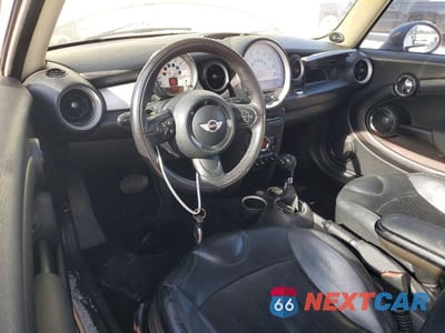 Zdjęcie 8 z 11 samochodu: 2011 MINI COOPER VIN:WMWSU3C59BT094867 - miniatura