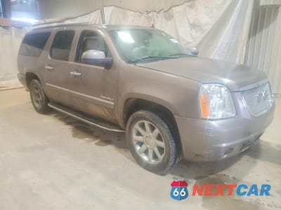 Czwarte zdjęcie samochodu z boku: 2013 GMC YUKON XL DENALI VIN:1GKS1MEF9DR280307 - miniatura