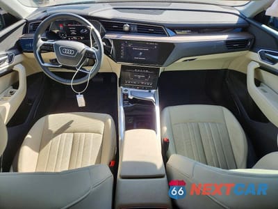 Zdjęcie 8 z 12 samochodu: 2024 AUDI Q8 E-TRON PREMIUM PLUS VIN:WA15AAGEXRB064097 - miniatura