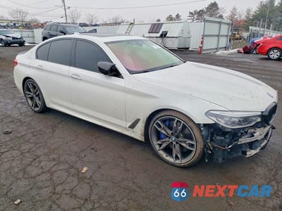 Czwarte zdjęcie samochodu z boku: 2018 BMW M550XI VIN:WBAJB9C56JB287177 - miniatura