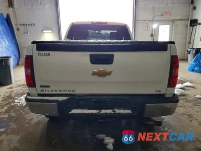 Zdjęcie 6 z 12 samochodu: 2011 CHEVROLET SILVERADO K1500 LS VIN:1GCRKREAXBZ167830 - miniatura