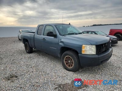 Czwarte zdjęcie samochodu z boku: 2010 CHEVROLET SILVERADO K1500 LS VIN:1GCSKREA4AZ277451 - miniatura