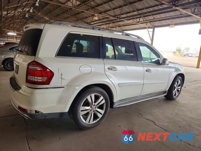 Trzecie zdjęcie samochodu z tyłu: 2011 MERCEDES-BENZ GL 450 4MATIC VIN:4JGBF7BE7BA646704 - miniatura