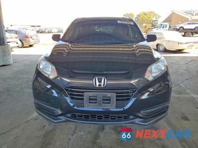 Piąte zdjęcie samochodu w środku: 2017 HONDA HR-V LX VIN:3CZRU5H31HG703860 - miniatura
