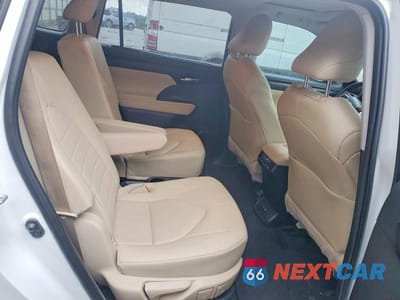 Zdjęcie 11 z 12 samochodu: 2023 TOYOTA HIGHLANDER VIN:5TDKARAH1PS022854 - miniatura