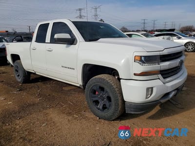 Czwarte zdjęcie samochodu z boku: 2016 CHEVROLET SILVERADO K1500 LT VIN:1GCVKREC8GZ235341 - miniatura