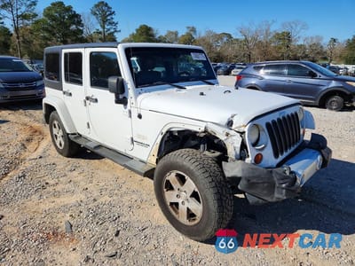 Czwarte zdjęcie samochodu z boku: 2012 JEEP WRANGLER UNLIMITED SAHARA VIN:1C4HJWEG9CL279685 - miniatura