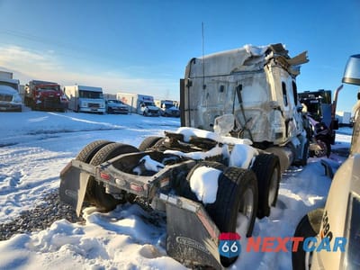 Czwarte zdjęcie samochodu z boku: 2023 FREIGHTLINER CASCADIA 126 SEMI TRUCK VIN:3AKJHHDVXPSUK1585 - miniatura
