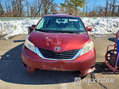 Piąte zdjęcie samochodu w środku: 2011 TOYOTA SIENNA LE 8-PASSENGER VIN:5TDKK3DC3BS088244 - miniatura