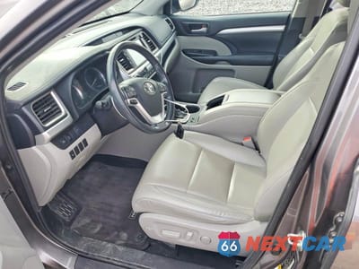 Zdjęcie 7 z 14 samochodu: 2019 TOYOTA HIGHLANDER XLE VIN:5TDJZRFH3KS569551 - miniatura