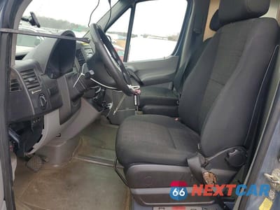 Zdjęcie 7 z 12 samochodu: 2018 MERCEDES BENZ SPRINTER 2500 DELIVERY VAN VIN:WD3PE7CD9JP630786 - miniatura