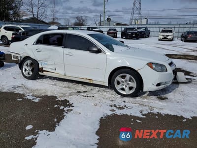 Czwarte zdjęcie samochodu z boku: 2010 CHEVROLET MALIBU LS VIN:1G1ZB5E09AF203449 - miniatura