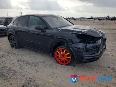 Czwarte zdjęcie samochodu z boku: 2022 PORSCHE CAYENNE VIN:WP1AA2AY0NDA03089 - miniatura