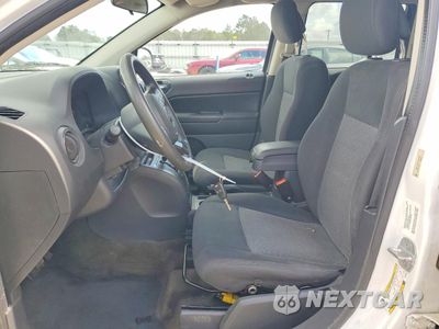 Zdjęcie 7 z 13 samochodu: 2014 JEEP COMPASS SPORT VIN:1C4NJCBA6ED545453 - miniatura