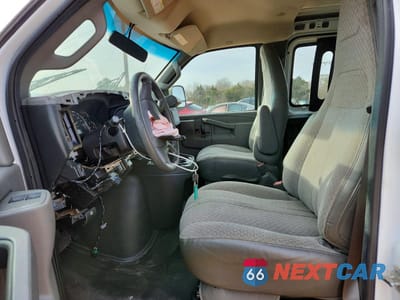 Zdjęcie 7 z 13 samochodu: 2017 CHEVROLET EXPRESS G2500 VIN:1GCWGAFF5H1346431 - miniatura