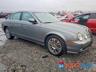 Czwarte zdjęcie samochodu z boku: 2003 JAGUAR S-TYPE VIN:SAJEA01UX3HM62030 - miniatura
