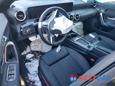 Zdjęcie 8 z 12 samochodu: 2025 MERCEDES-BENZ CLA 250 4MATIC VIN:W1K5J4HB7SN556690 - miniatura