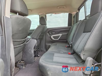 Zdjęcie 10 z 12 samochodu: 2017 NISSAN TITAN SV VIN:1N6AA1E50HN572886 - miniatura