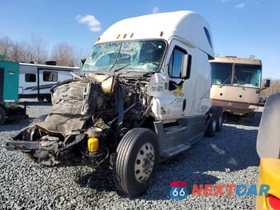 Drugie zdjęcie samochodu z przodu: 2015 FREIGHTLINER CASCADIA SEMI TRUCK VIN:3AKJGLD58FSGR7772 - miniatura