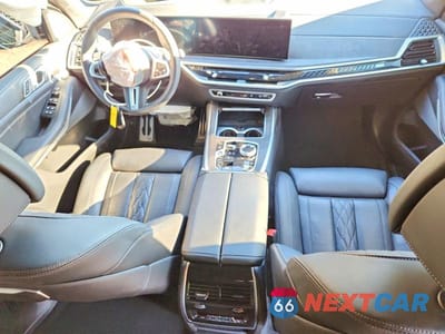 Zdjęcie 8 z 12 samochodu: 2026 BMW X7 M60I VIN:5UX33EM04T9023775 - miniatura