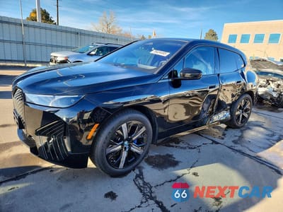 2025 BMW IX XDRIVE50 WB523CF03SCT67965 - główne zdjęcie licytacji z USA - miniatura