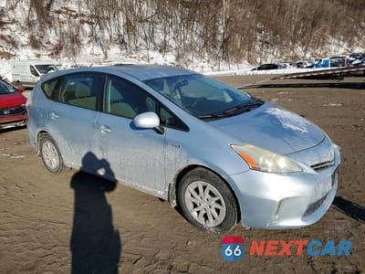 Czwarte zdjęcie samochodu z boku: 2012 TOYOTA PRIUS V VIN:JTDZN3EU2C3051539 - miniatura
