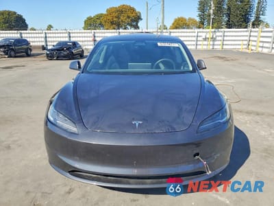 Piąte zdjęcie samochodu w środku: 2024 TESLA MODEL 3 VIN:5YJ3E1EA5RF726005 - miniatura