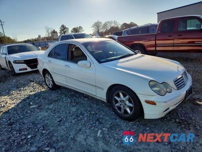 Czwarte zdjęcie samochodu z boku: 2003 MERCEDES-BENZ C 240 4MATIC VIN:WDBRF81J93F419220 - miniatura