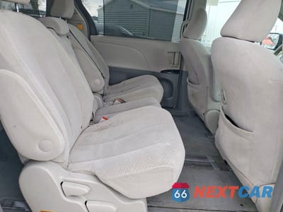 Zdjęcie 11 z 14 samochodu: 2011 TOYOTA SIENNA LE VIN:5TDKK3DC2BS116034 - miniatura