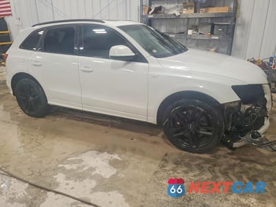 Czwarte zdjęcie samochodu z boku: 2016 AUDI SQ5 TECHNIK VIN:WA1LCAFP4GA088435 - miniatura