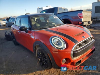 Czwarte zdjęcie samochodu z boku: 2021 MINI COOPER S VIN:WMWXU9C08M2P48120 - miniatura