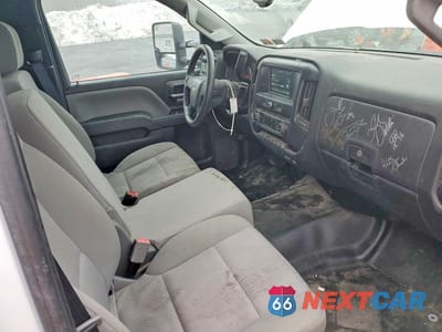 Zdjęcie 8 z 12 samochodu: 2019 CHEVROLET SILVERADO UTILITY / SERVICE TRUCK VIN:1GB3KVCG6KF139597 - miniatura
