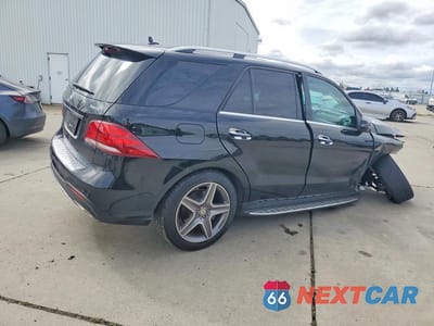 Trzecie zdjęcie samochodu z tyłu: 2016 MERCEDES-BENZ GLE 400 4MATIC VIN:4JGDA5GB4GA653045 - miniatura