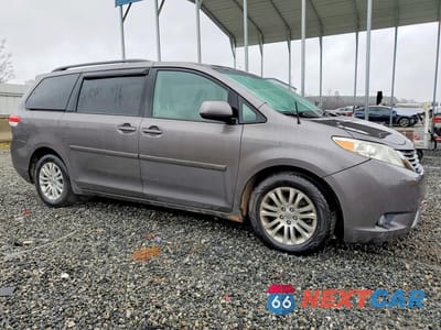 Czwarte zdjęcie samochodu z boku: 2011 TOYOTA SIENNA XLE 8-PASSENGER VIN:5TDYK3DC8BS166088 - miniatura