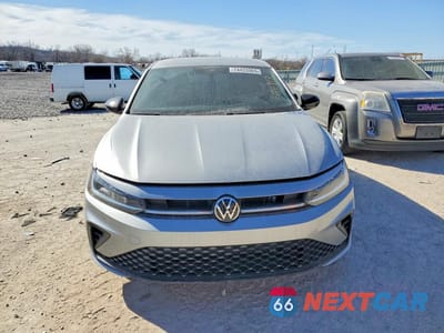 Piąte zdjęcie samochodu w środku: 2025 VOLKSWAGEN JETTA SPORT VIN:3VWBX7BU8SM084918 - miniatura