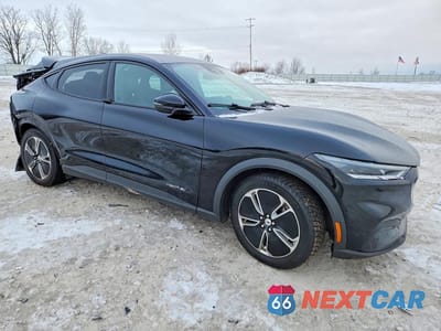 Czwarte zdjęcie samochodu z boku: 2022 FORD MUSTANG MACH-E SELECT VIN:3FMTK1SSXNMA01863 - miniatura